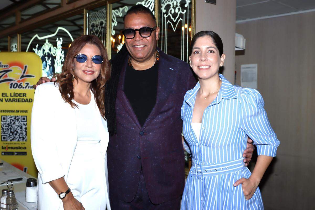 Lena Burke, Amaury Gutiérrez, and his wife, Liliana Pérez, at the press conference to announce the CubaNostalgia 2026 events at the Versailles restaurant.